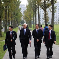 china delegation sqthumb.jpg